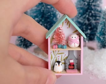 Miniature Christmas house, miniature house, mini dollhouse, Christmas decoration