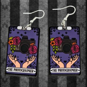 CARTE DE TAROT PHOTOGRAPHE Boucles d'oreilles - cadeaux photographe - boucles d'oreilles tarot sorcière - boucles d'oreilles gothiques - boucles d'oreilles cartes de tarot - bas de Noël
