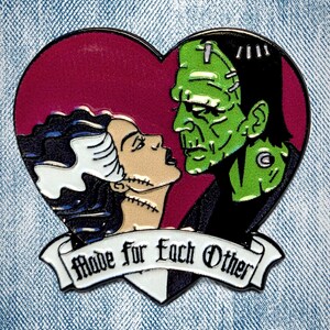 FRANKENSTEIN LOVE Emaille Pin - Frankensteins Braut - Gothic Valentinstag Geschenke - Strumpffüller - füreinander gemacht - emo - Emaille Anstecker