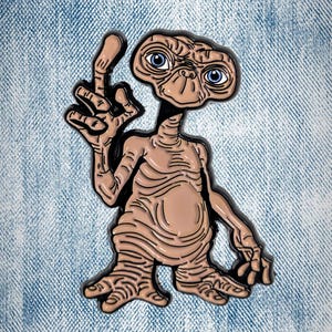 E.T Enamel Pin Badge - 80&#39;s movies pins - cartoon character enamel pin - stocking filler - nostalgia - et badge - et enamel pin badge
