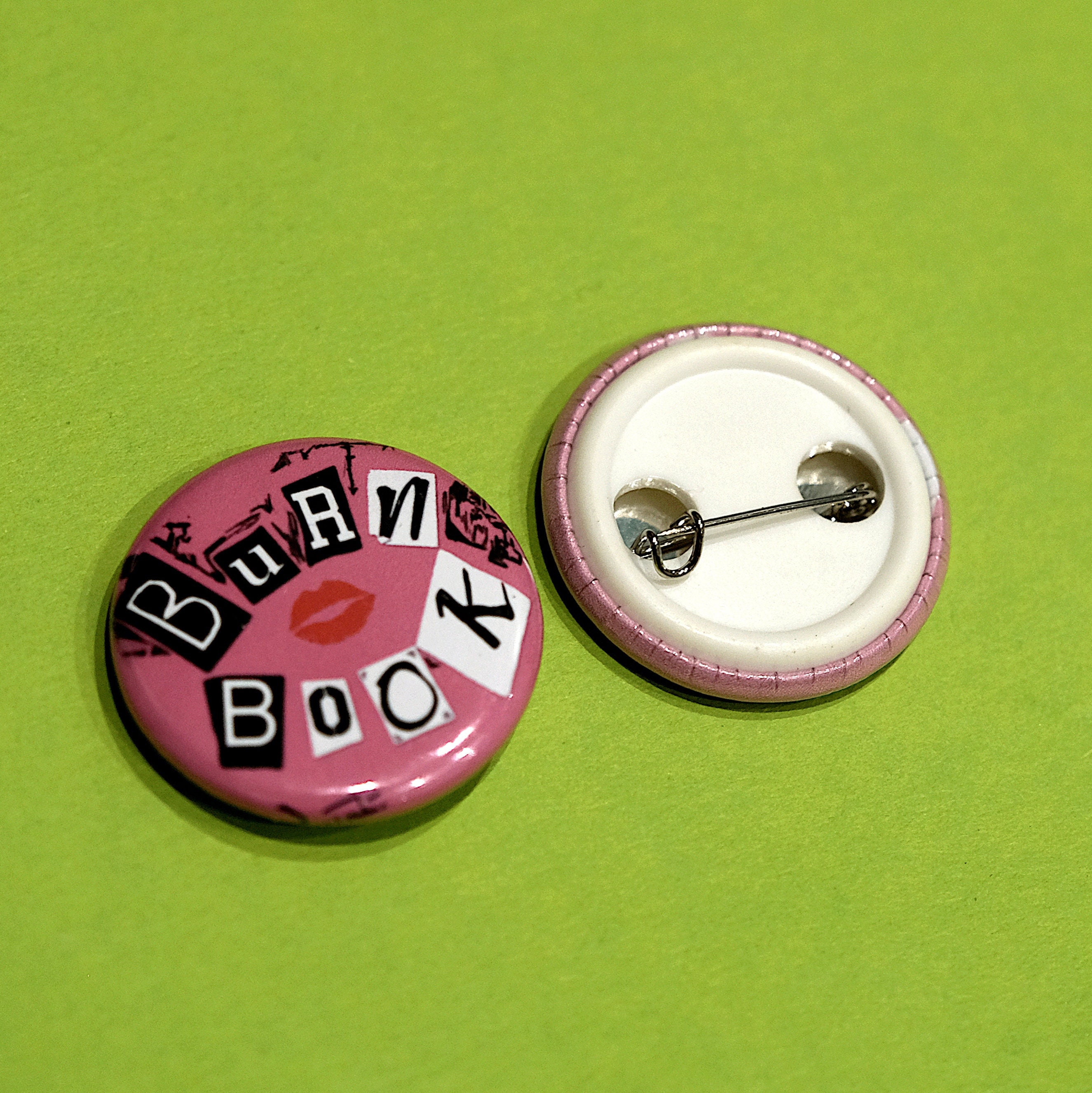 MEAN GIRLS Badge Pack on Wednesdays We Wear Pink Pin Button -  Sweden