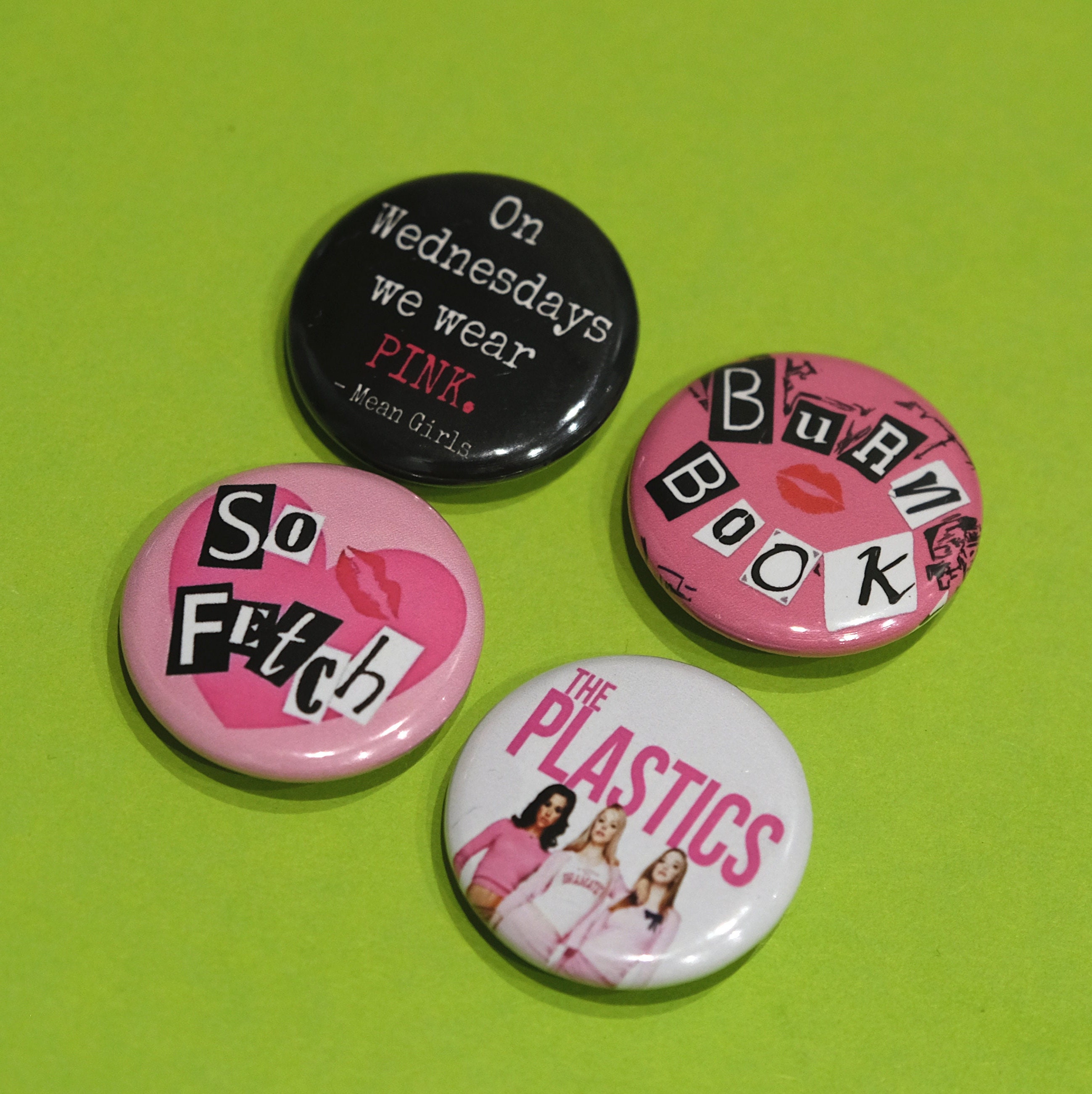 MEAN GIRLS Badge Pack on Wednesdays We Wear Pink Pin Button -  Sweden