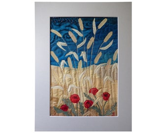 Mini courtepointe artistique prête à être encadrée, coquelicots sur un champ de blé, tenture murale en textile, image en fibre jaune bleu foncé, paysage estival ukrainien