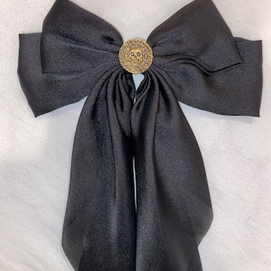 Medallion Bow