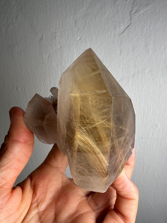 ブラジル ノボホリゾンテ産 ルチルインスモーキークォーツ タイチン57g