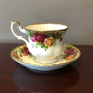 Royal Albert Old Country Roses Vintage English Bone China Cup and Saucer