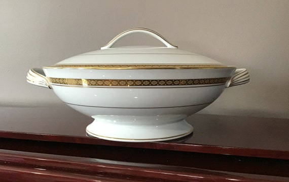 ノリタケ　Noritake RICHMOND Noritake Richmond Serving Bowl With Lid or Covered Casserole