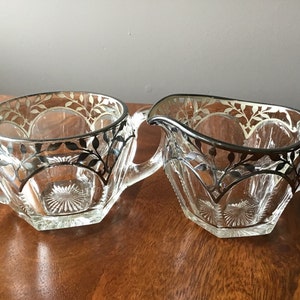 Set antico di lattiera e zuccheriera in vetro tagliato Art Déco degli anni &#39;20 con rivestimento in argento
