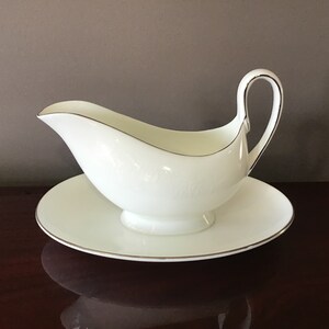Johnson Brothers Cambridge Gravy Boat: Fine Bone China Organdy Pattern