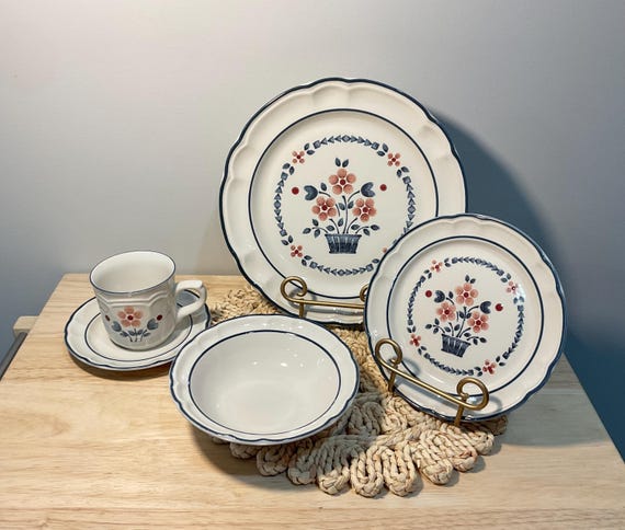 Vintage Brambleberry Stoneware Place Setting: Hearthside