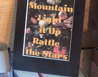 Escaladez la montagne illuminez les étoiles, impression de citation de livre fantastique - cadeau pour les amoureux des livres - impression d'art floral foncé - décoration d'étagère