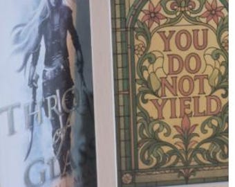 Vous ne rendez pas l'oeuvre d'art | Impression livresque en vitrail vert | Décoration fantastique YA | Cadeau pour les amateurs de lecture et les lecteurs