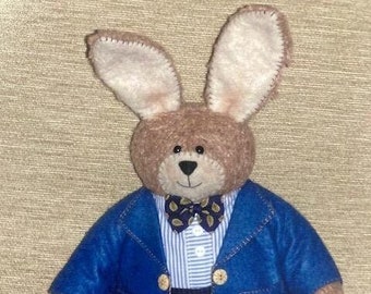Toy Bunny Rabbit Sewing Pattern - in voller Größe Papierschnitt & Anleitung für Mr Bramble Teddybär Bunny und Kleidung von Country Folk