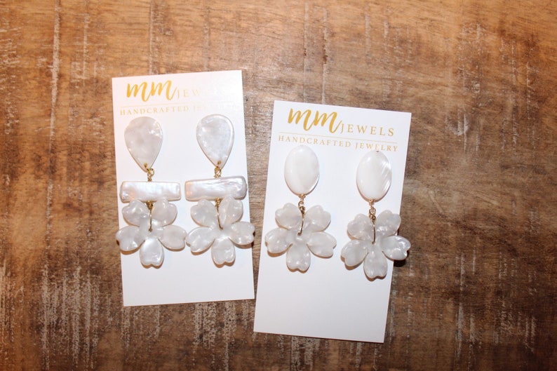 Bridesmaid Gifts Pearl Earrings White Flower Earrings Mother of Pearl and Resin Flower Earrings Flower Statement Earring Spring Jewelry