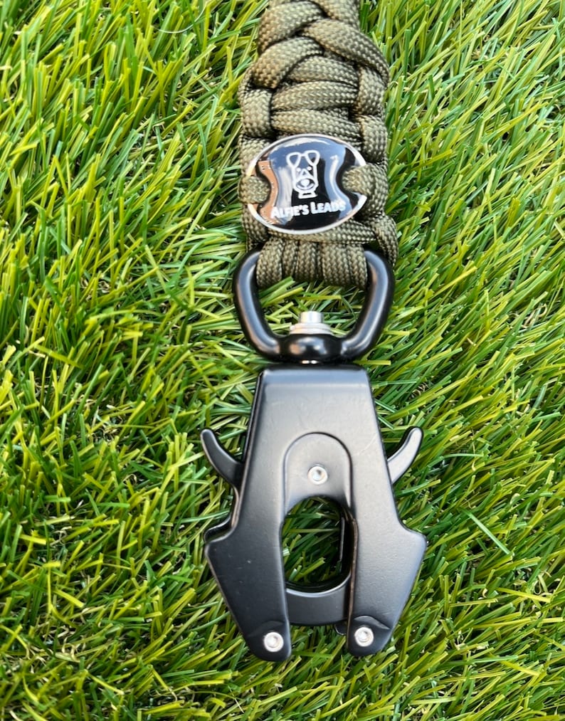 Tactical Frog Paracord 550 Dog Lead with grab handle image 2