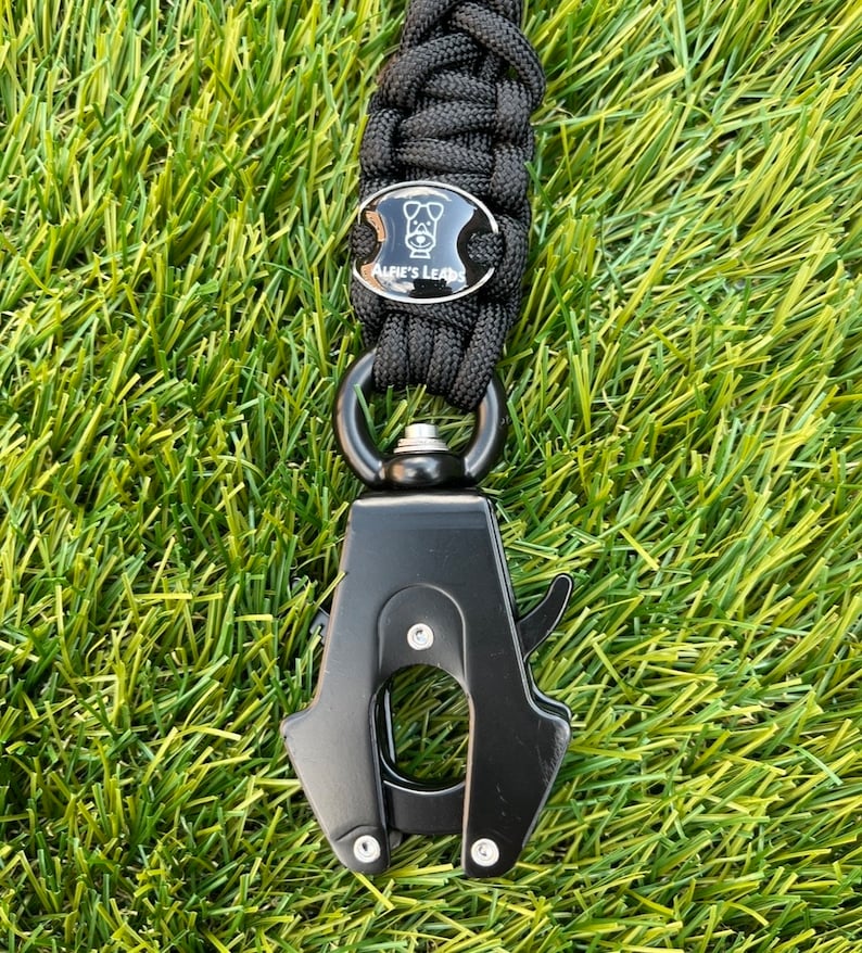 Tactical Frog Paracord 550 Dog Lead with grab handle image 3