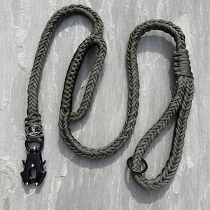 Tactical Frog Paracord 550 Dog Lead with grab handle image 1