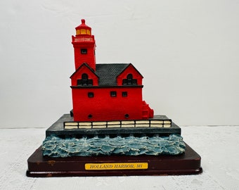 1998 Oneida Studios Holland Harbor MI Lighthouse, Holland Harbor MI Lighthouse, Oneida Lighthouse Point Collection