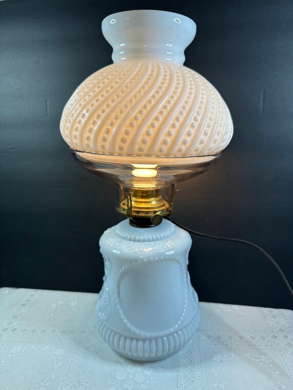 Electric lamp that looks like an oil lamp outlet