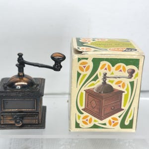 Play Me Coffee Grinder Pencil Sharpener with Box, Miniature Coffee Grinder Pencil Sharpener