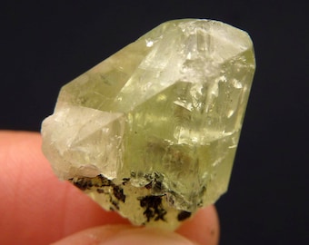 Raw Diopside Crystal - Tanzania - 5.92 grams - 21 x 17 x 12 mm