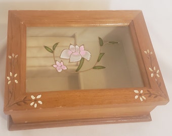 Piccolo portagioie vintage in legno dipinto floreale con divisori all'interno