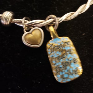 Pulsera Brighton Imagine Create Inspire Live Charm Pulsera firmada de metal trenzado en tonos plateados y azules imagen 5