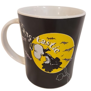 Peanuts Halloween Snoopy coffee tea cup mug Dracula Fangtastic full moon Black Yellow White