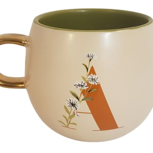 Caneca com monograma Dylan Mierzwinski, letra floral A, em cerâmica Fringe Studio