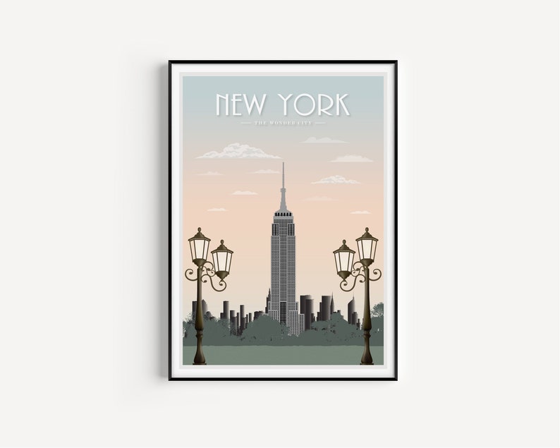 Puede incluir: Un p&oacute;ster de estilo vintage con un marco negro que presenta una vista de la ciudad de Nueva York con el Empire State Building en el centro. El p&oacute;ster tiene el texto "NEW YORK - THE WONDER CITY -" en la parte superior.