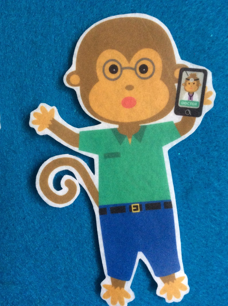 K&ouml;nnte beinhalten: Ein Cartoon-Affe mit Brille und gr&uuml;nem Hemd h&auml;lt ein Smartphone mit einem Arzt auf dem Bildschirm. Das Telefon zeigt "DOCTOR" und hat ein Lupensymbol. Der Affe hat einen braunen Schwanz und eine blaue Hose.
