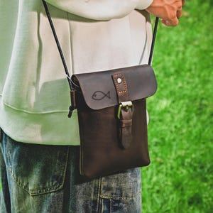 Custom Leather Crossbody Phone Bag: Unisex Travel Shoulder Pouch