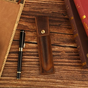 Personalized Leather Pen Case Aesthetic Leather Pen Holder Daily Office Pen Holder for Bag Digital Pen Pencil Pocket Gift 1 Slot