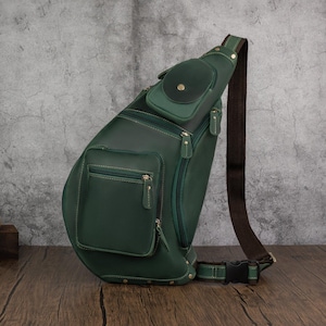 Personalisierte Brusttasche Männer Sling Bag Grün Reise Crossbody Bag Leder Große Tasche Crossbody Sling Bag für Frauen und Männer