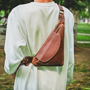 Sac à bandoulière rétro en cuir véritable pour homme, sac à bandoulière pour homme et femme, poitrine de voyage, petit sac de sport, sac triangulaire minimaliste, cadeaux pour cyclistes