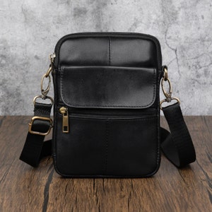 Schwarze kleine Umhängetasche mit mehreren Taschen für Herren Damen Hochwertige Retro Casual Crossbody Messenger Bag Geburtstagsgeschenke für Freunde