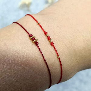 Bransoletka z drobnych koralików ze złota pozłacanego, srebra próby 925, sznurka jedwabnego, kabała, minimalistyczna biżuteria dla panny młodej, delikatna i subtelna