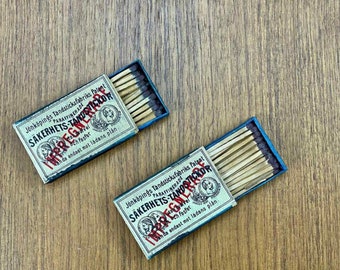 2 small vintage Swedish matchesboxes with matches by Jönköpings Tändsticksfabrik.