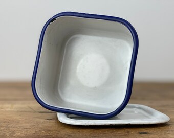 Swedish mid century retro lunch / sandwich box from Kockums in enamel