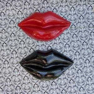 Glossy Retro Lips Wall Plaques, Color Choice Black or Red, Plaster Craft