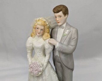 NEW LEGO WEDDING BRUNETTE BRIDE AND BLACK HAIR GROOM MINIFIGS FOR CAKE TOPPER NEW LEGO WEDDING BRUNETTE BRIDE AND BLACK HAIR GROOM MINIFIGS FOR CAKE TOPPER