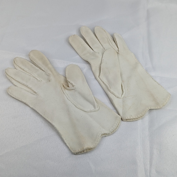Vintage Hand Stitched White Gloves - Dainty with … - image 3