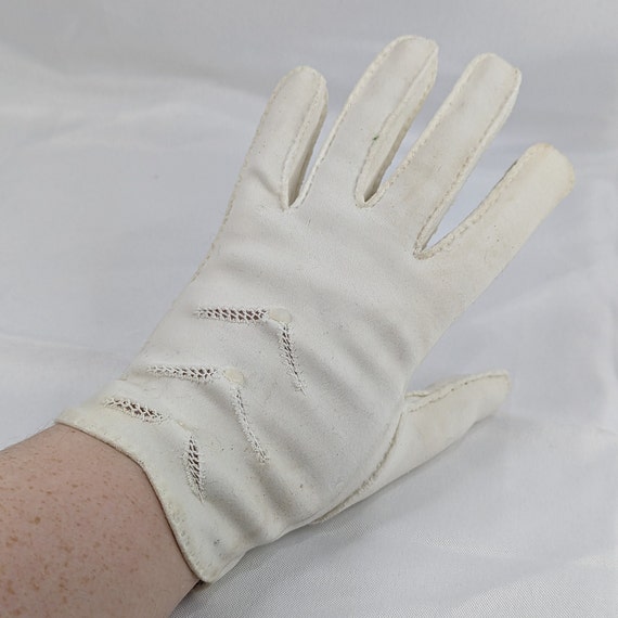 Vintage Hand Stitched White Gloves - Dainty with … - image 5