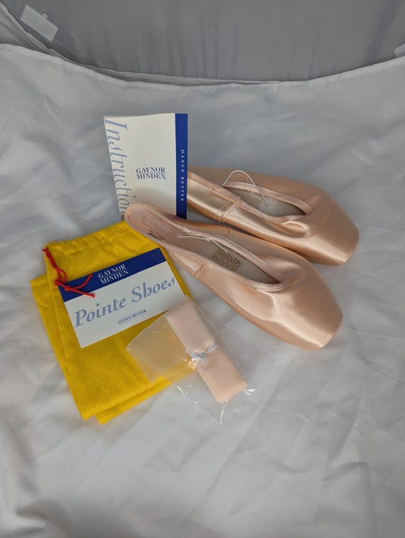 Gaynor Minden Pointe Shoes - Gem Gaynor Minden Pointe Shoes - Gem