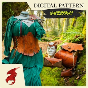 Puede incluir: Un superpack de patrones digitales que incluye un vestido verde con un corsé de cuero marrón, una mochila de cuero marrón, una cartera de cuero marrón y una diadema de cuero marrón con detalles de hojas. El texto "DIGITAL PATTERN SUPERPACK!" se muestra en la esquina superior derecha de la imagen.