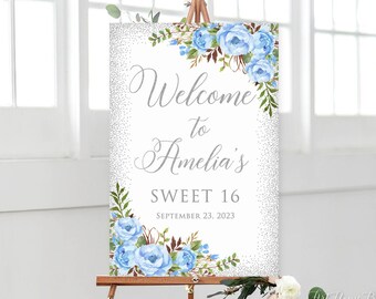 Könnte beinhalten: Willkommen zu Amelias Sweet 16 Schild mit blauen Blumen und silbernem Glitzerhintergrund. Das Datum 23. September 2023 ist auf dem Schild gedruckt.