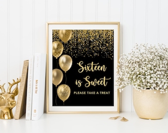 Puede incluir: Un cartel imprimible dorado y negro con globos dorados y confeti. El cartel dice "Sixteen is Sweet, Please Take a Treat".