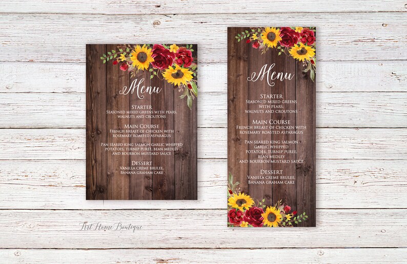 K&ouml;nnte beinhalten: Zwei rustikale Holz-Men&uuml;karten mit Sonnenblumen und roten Rosen. Der Text auf den Karten lautet "Men&uuml;", "Vorspeise", "Hauptgericht", "Dessert", "Gew&uuml;rzter gemischter Salat mit Birnen, Waln&uuml;ssen und Croutons", "Franz&ouml;sische H&auml;hnchenbrust mit Rosmarin-Spargel", "Gegrillter K&ouml;nigslachs mit Knoblauch-Sahne-Kartoffeln, R&uuml;benp&uuml;ree, Bohnen-Gemisch und Bourbon-Senfsauce", "Vanille-Cr&egrave;me br&ucirc;l&eacute;e, Bananen-Graham-Kuchen".