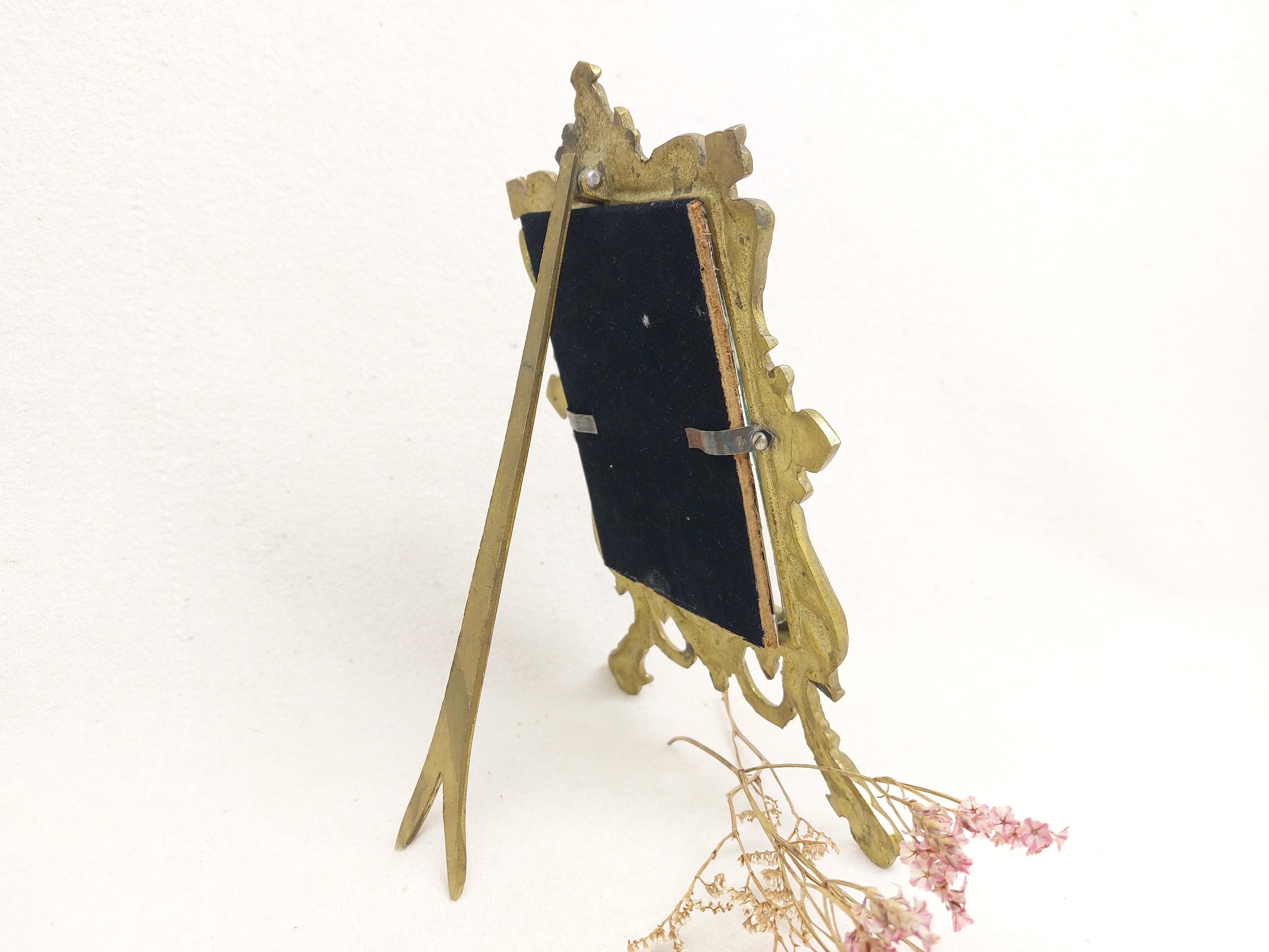 Baroque Brass Flat Frame Photo Stand – 25cm Height, Made In Italy Style, Unbranded