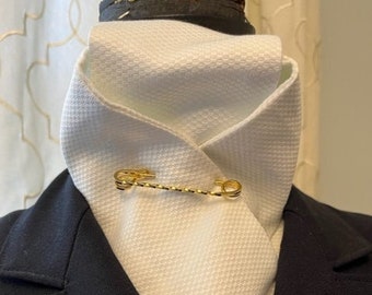 Traditional white pre-tied hunter/derby stock tie